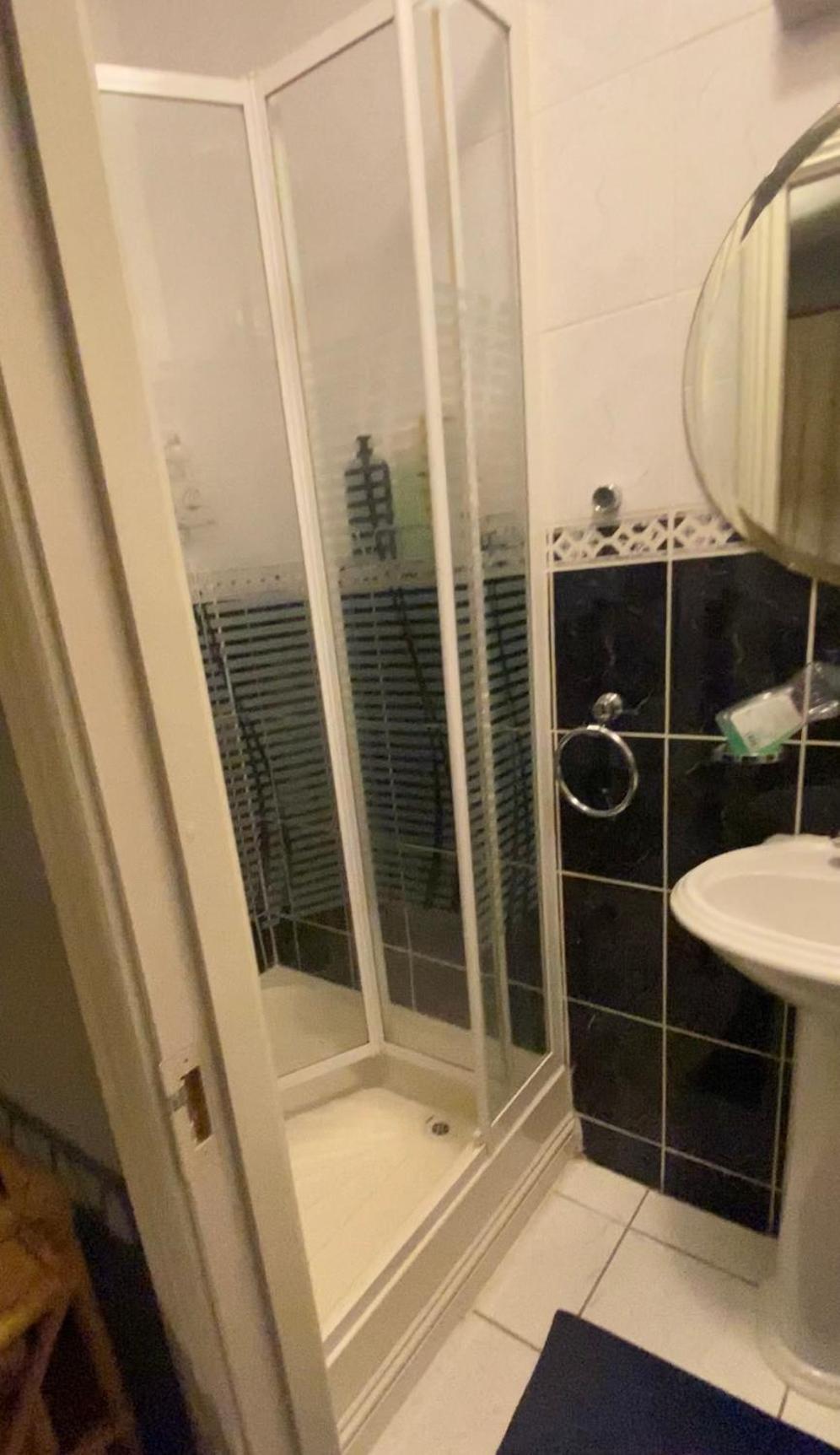 Dorm Room 5-6 People Shared Bathroom Outside Room Дъблин Екстериор снимка